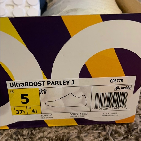 Adidas ultraboost Parley J size 5 - Picture 5 of 5